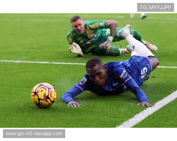 曼联射术训练：前锋练习脚内侧推射与天外飞仙弧线